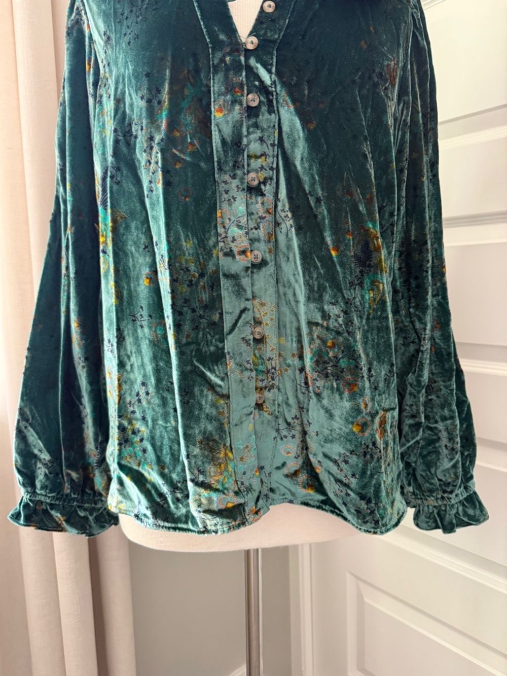 Pilcro Keira Collared Button-Front Blouse: Long Sleeve Velvet Edition : XL - Picture 4 of 7